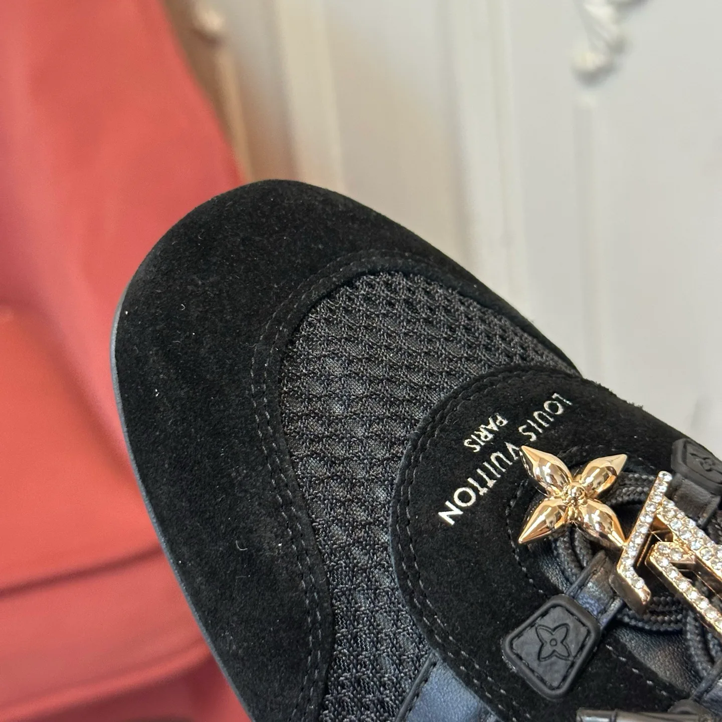 Women's Sneakers LOUIS VUITTON 18120468