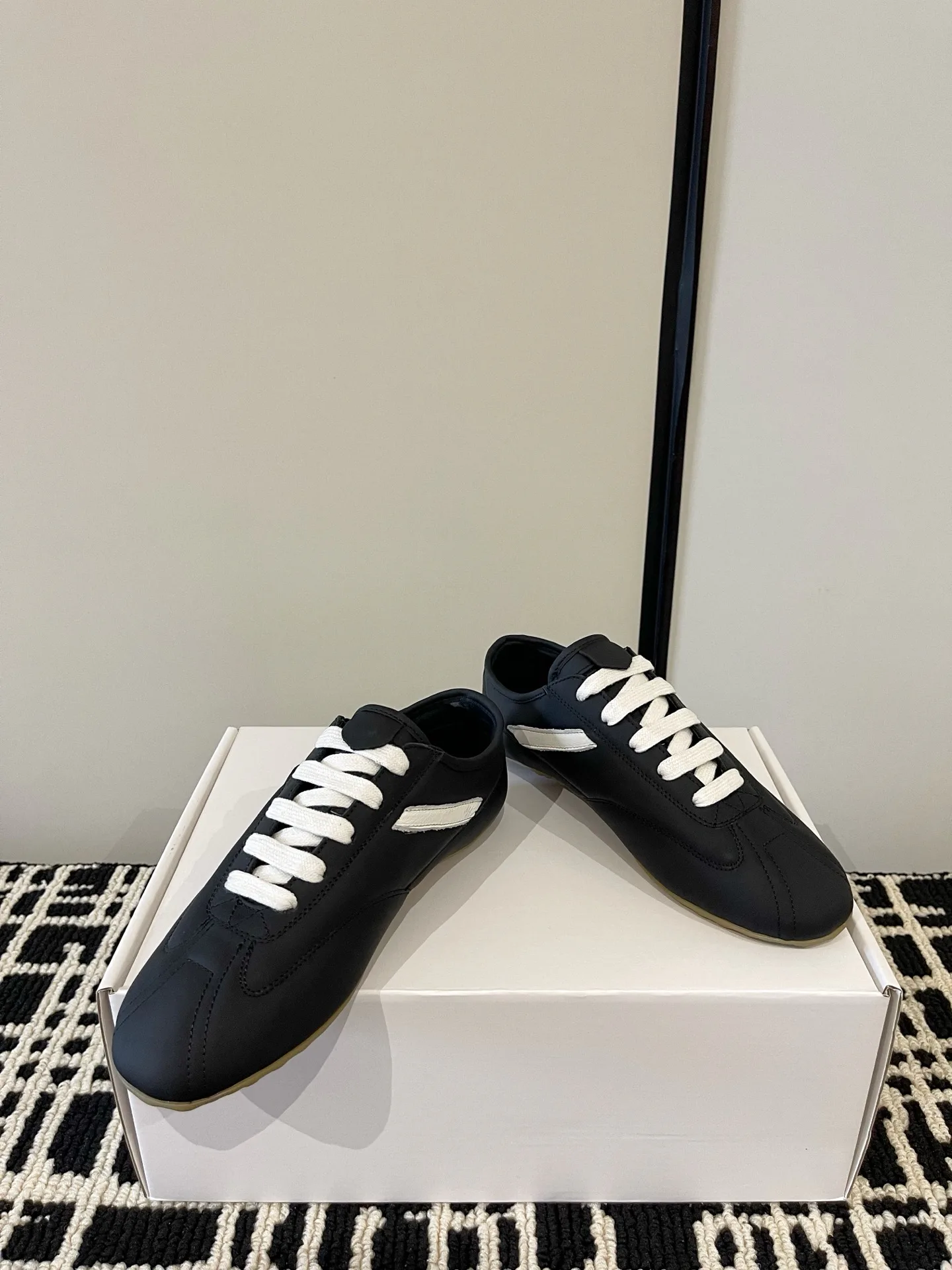 Women's Sneakers ALEXANDER MCQUEEN 18386235