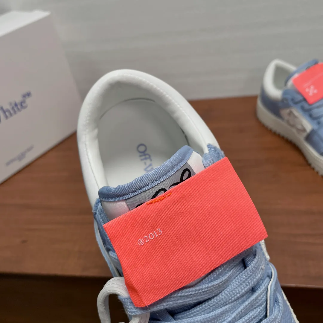 Women's Sneakers OFF-WHITE 18100781