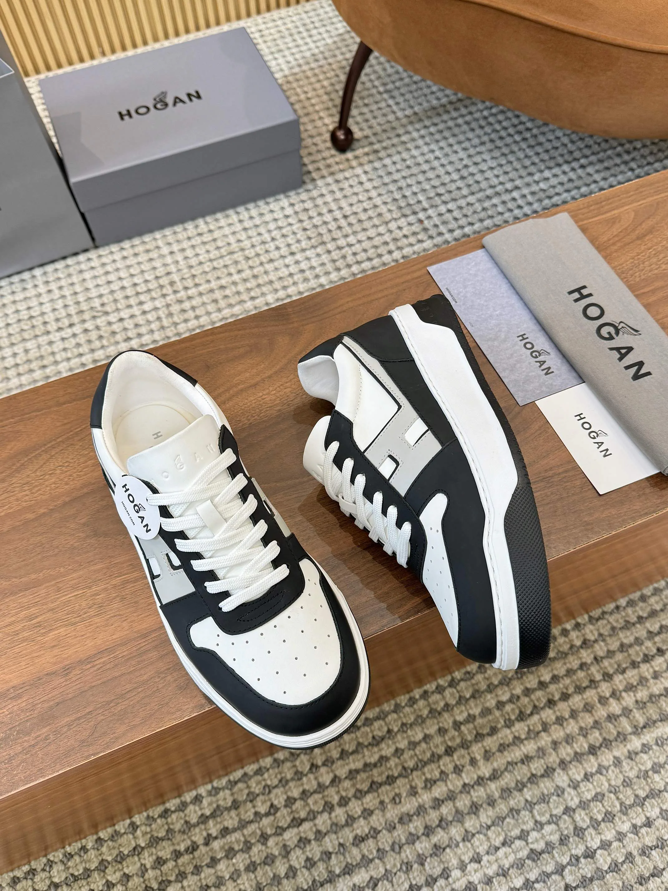 Women's Sneakers HOGAN 17827627