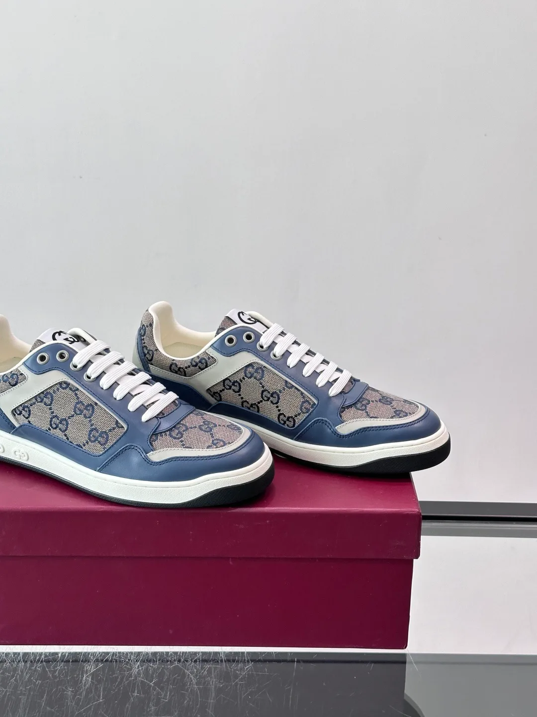 Women's Sneakers GUCCI 18102696