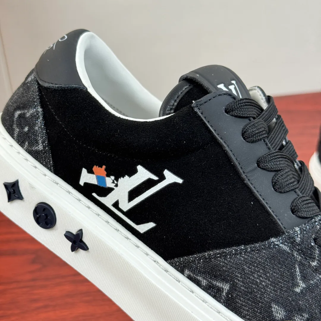 Men's Sneakers LOUIS VUITTON 18100488