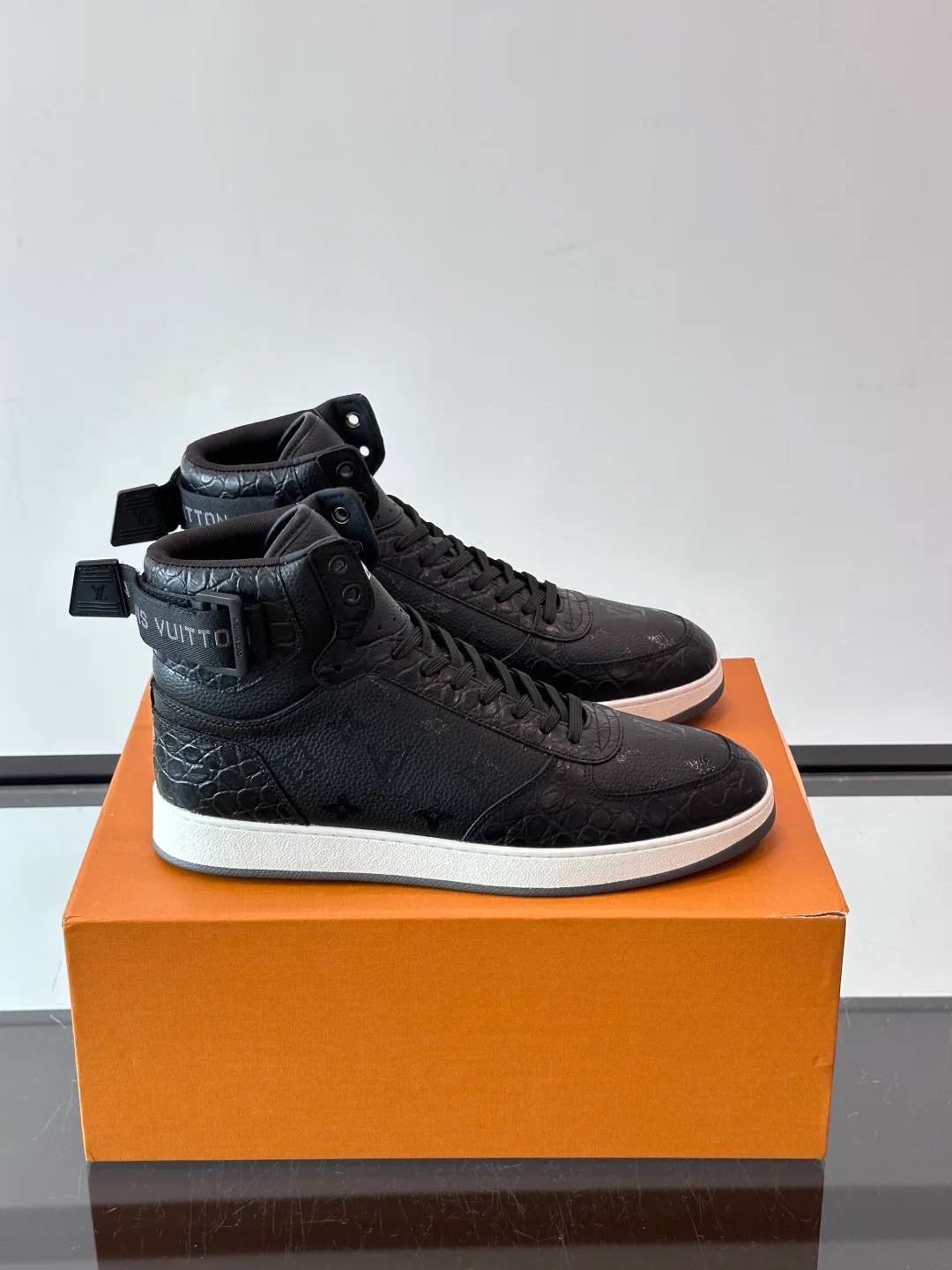Men's Sneakers LOUIS VUITTON 18400597