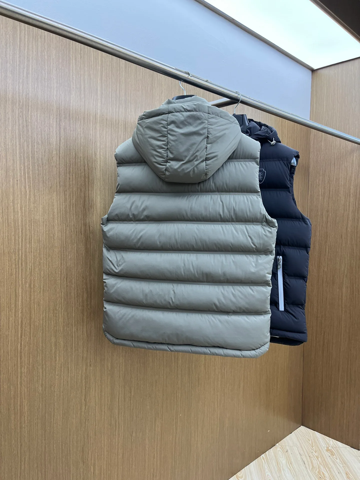 Men's Vests BRUNELLO CUCINELLI 18194607
