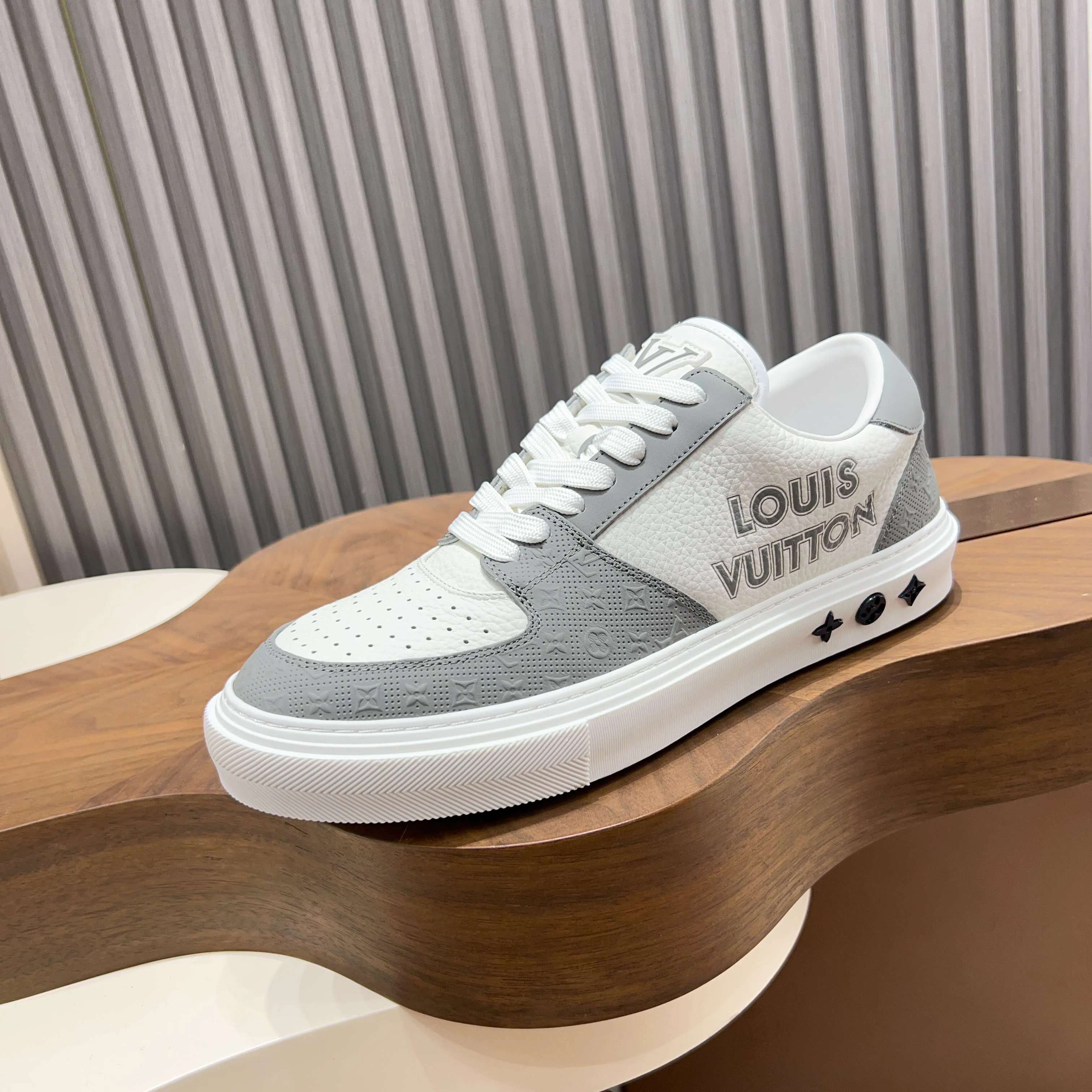 Men's Sneakers LOUIS VUITTON 17921407