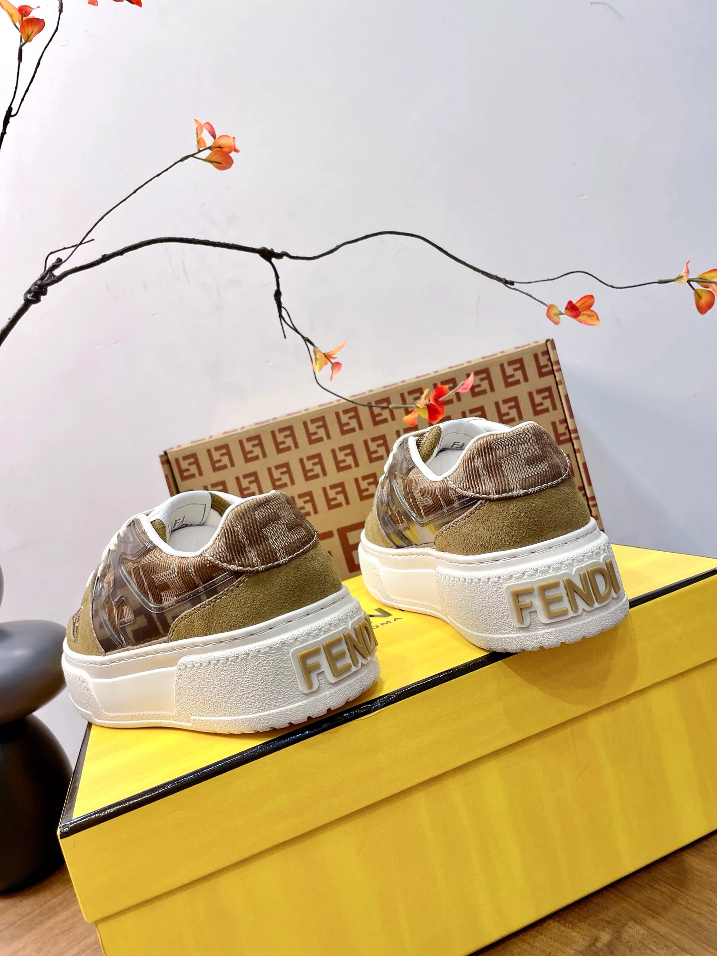 Women's Sneakers FENDI 17957341