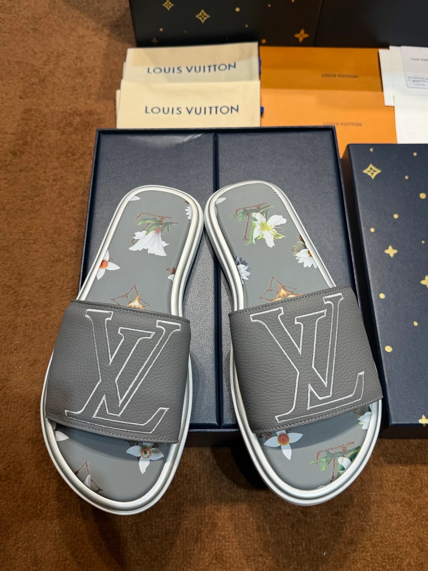 Women's Flip-Flops LOUIS VUITTON 17059505