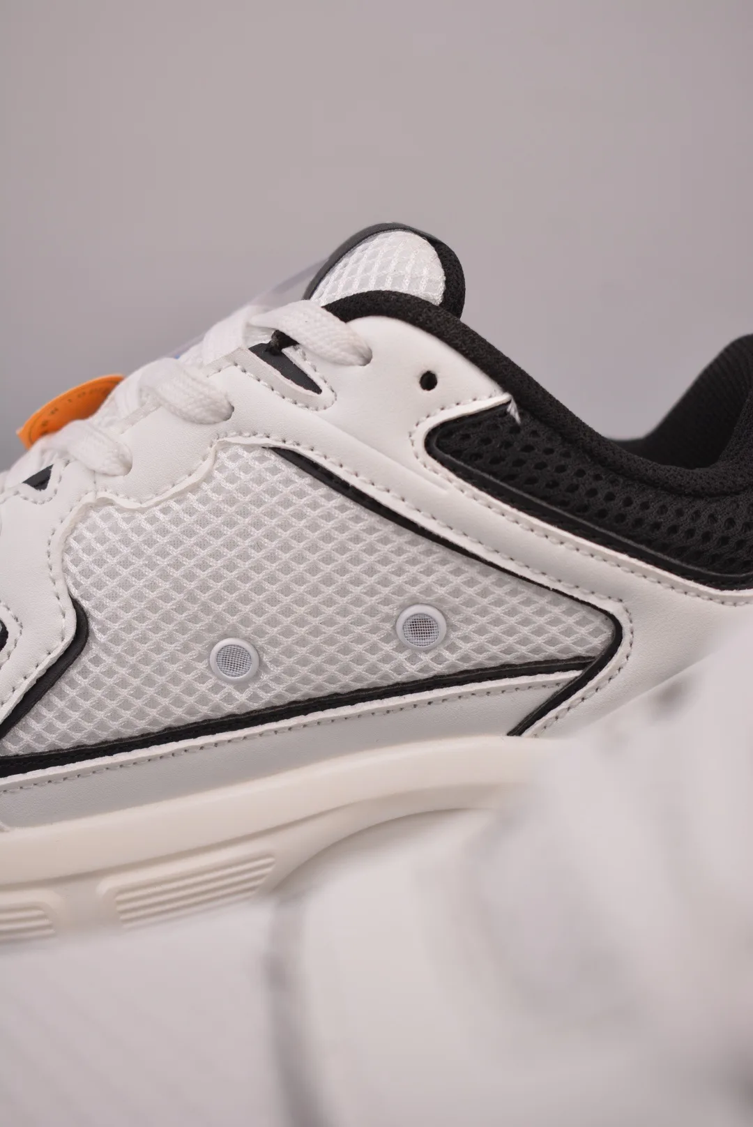 Men's Sneakers LOUIS VUITTON 17429982