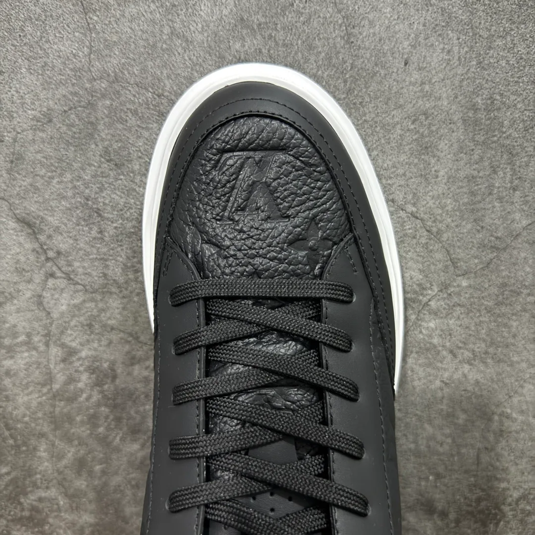 Men's Sneakers LOUIS VUITTON 18404671