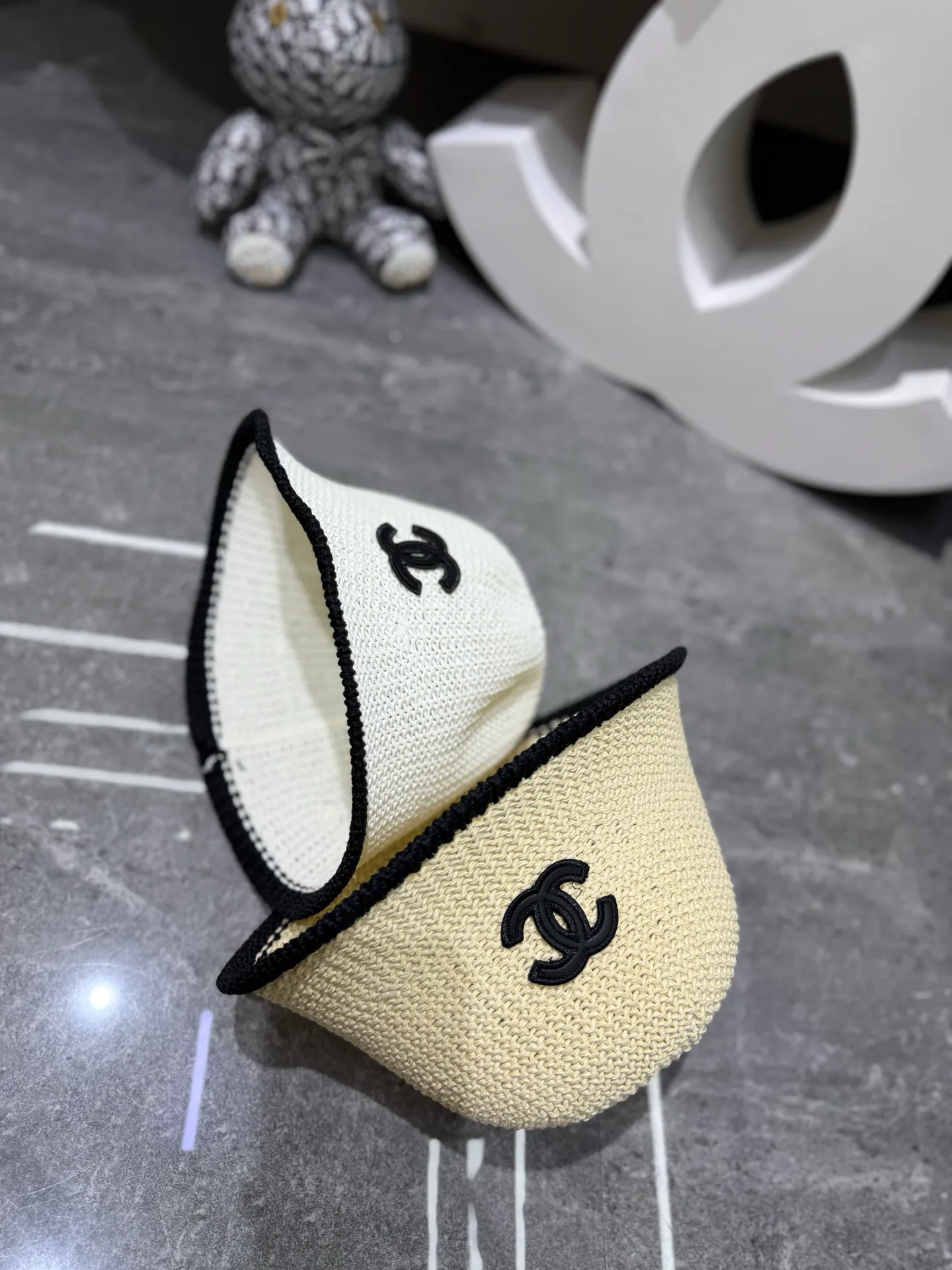 Hats CHANEL 17810491