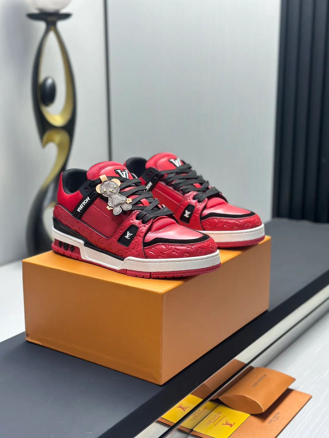 Women's Sneakers LOUIS VUITTON 18011576