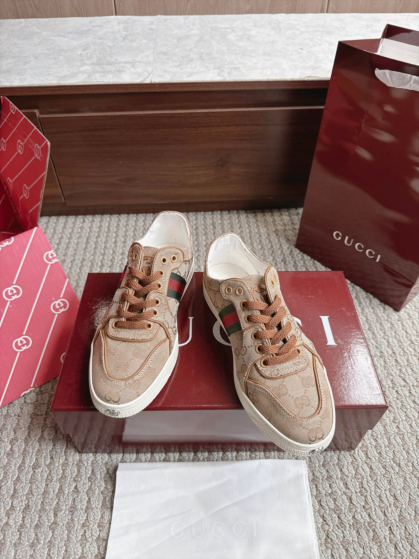Women's Sneakers GUCCI 17866807