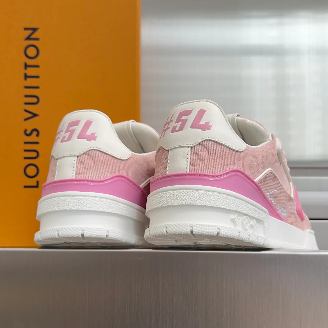 Women's Sneakers LOUIS VUITTON 17483688