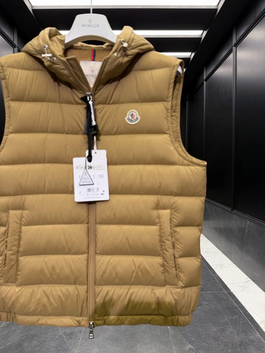 Men's Vests MONCLER 18416853