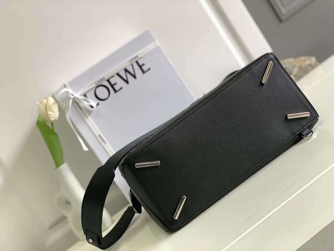 Women's Classic Handbags LOEWE 18030356