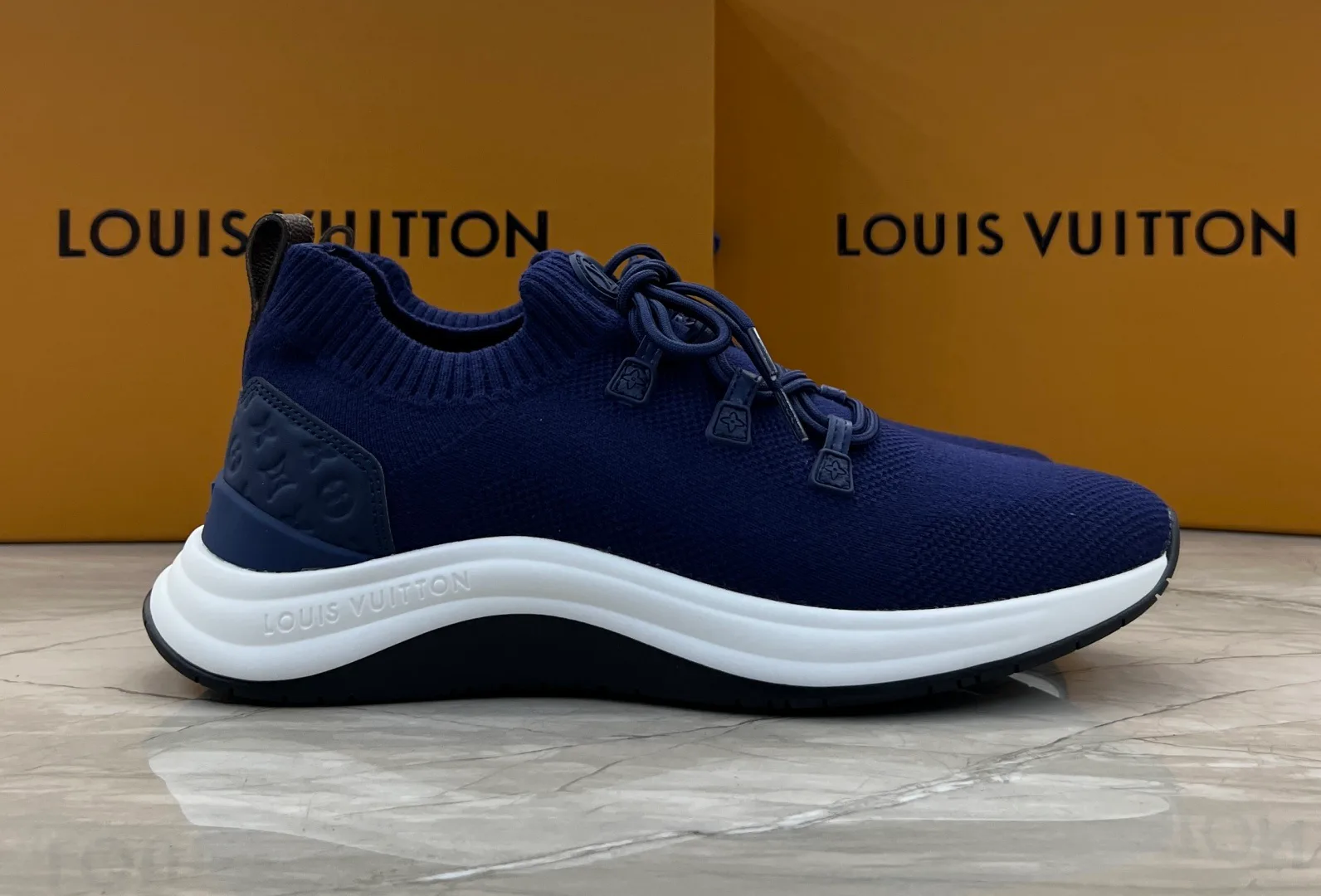 Men's Sneakers LOUIS VUITTON 18227052
