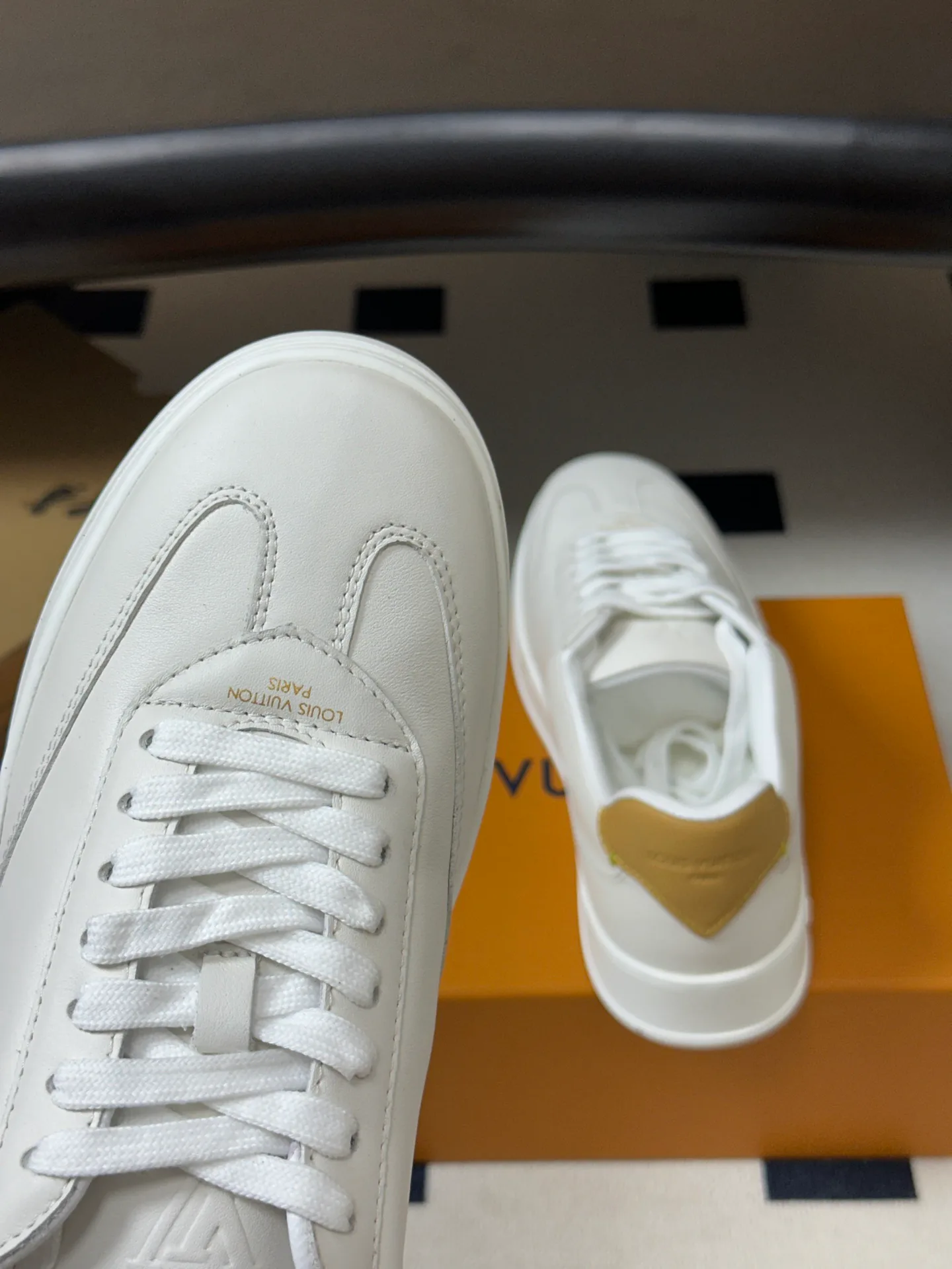Men's Sneakers LOUIS VUITTON 18340907
