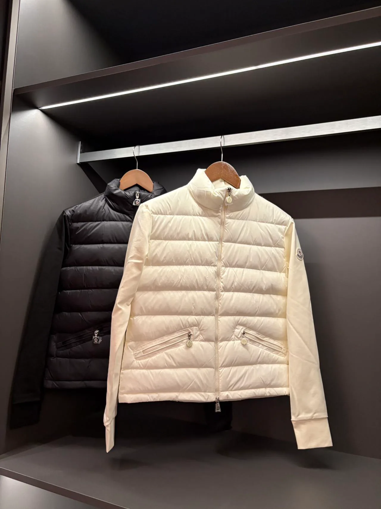 Women's Jackets And Down Jackets MONCLER 17911356