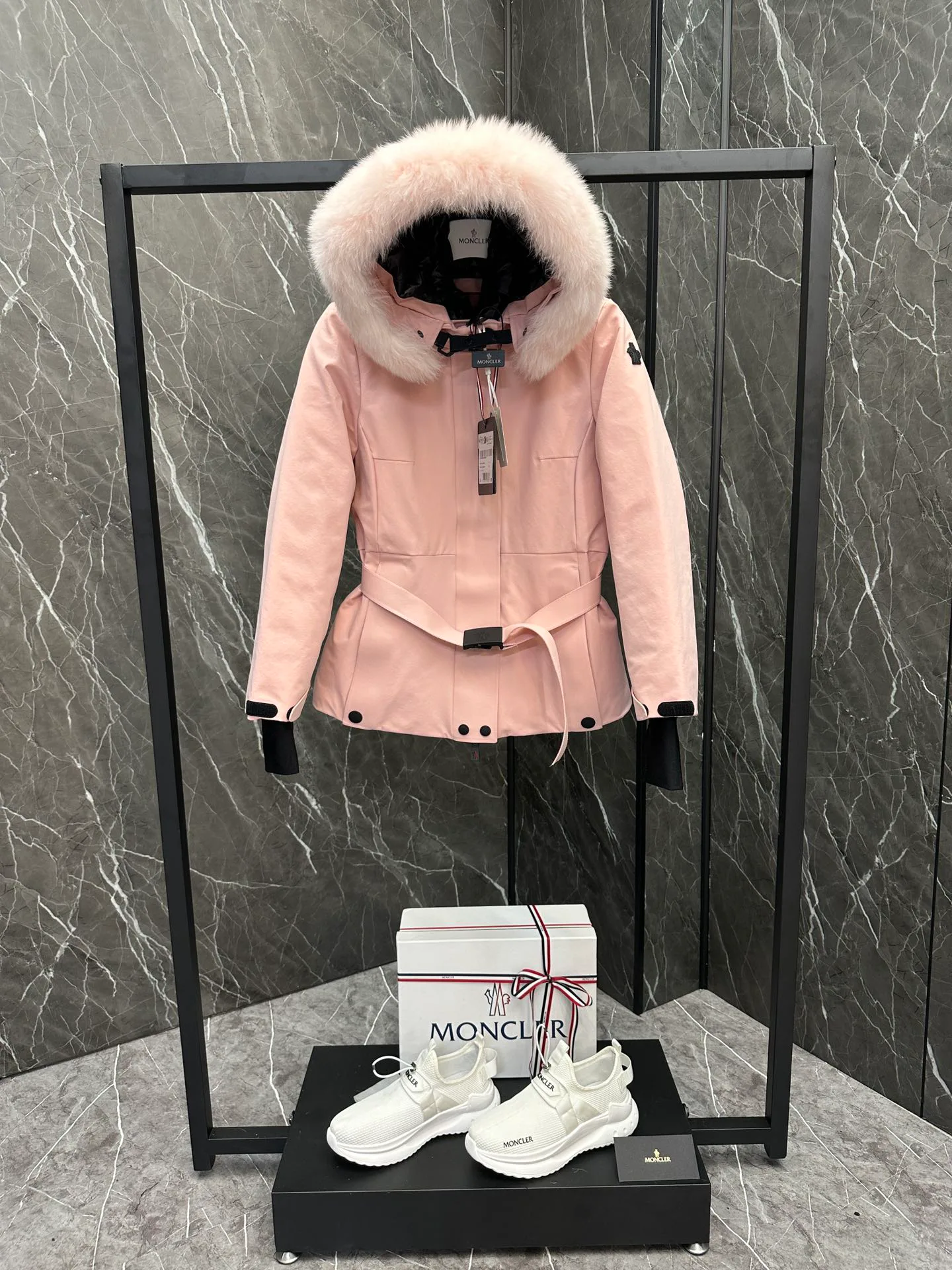 Women's Jackets And Down Jackets MONCLER 18133803