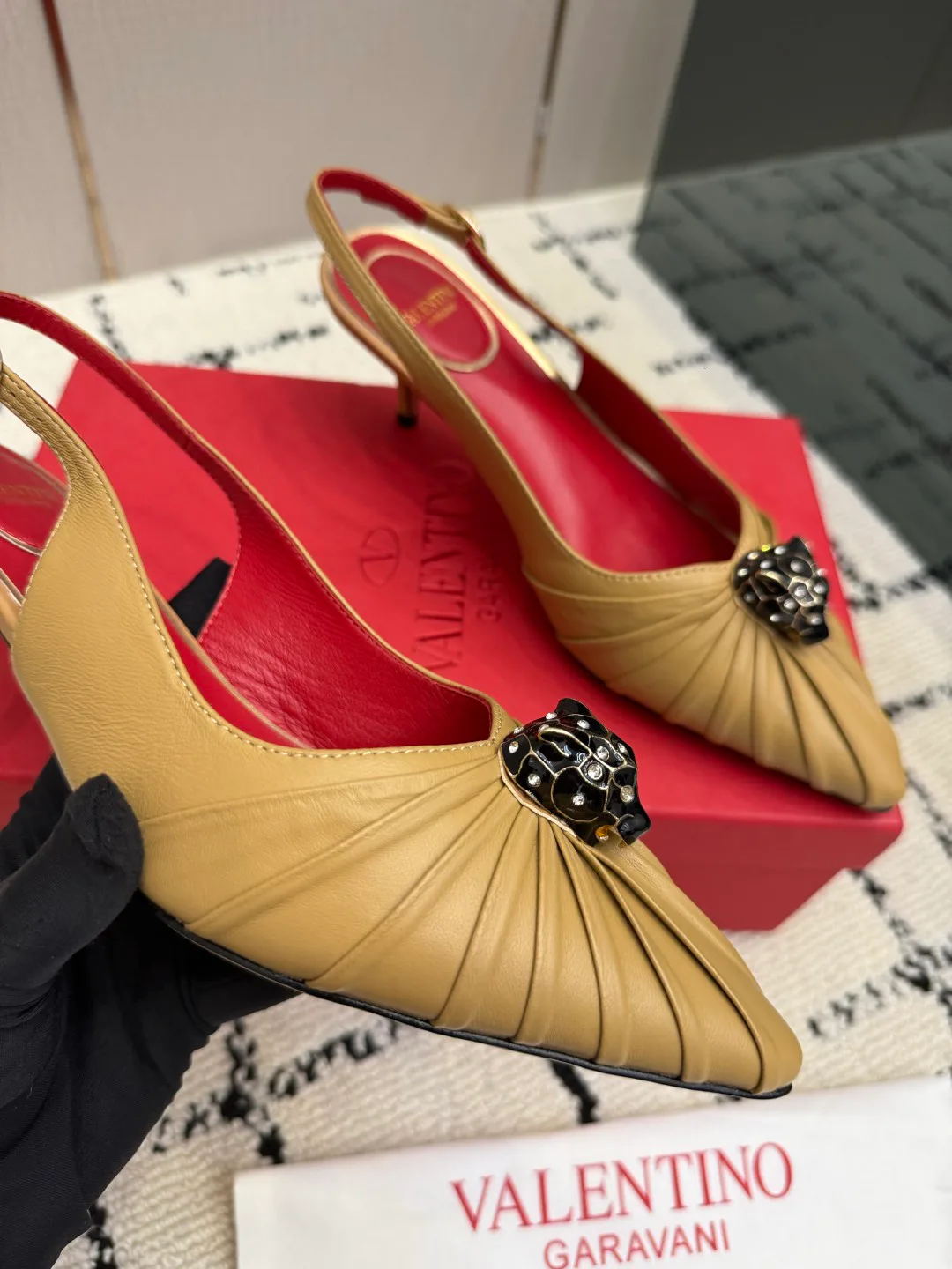 Women's Open-Toe Sandals VALENTINO 18049046