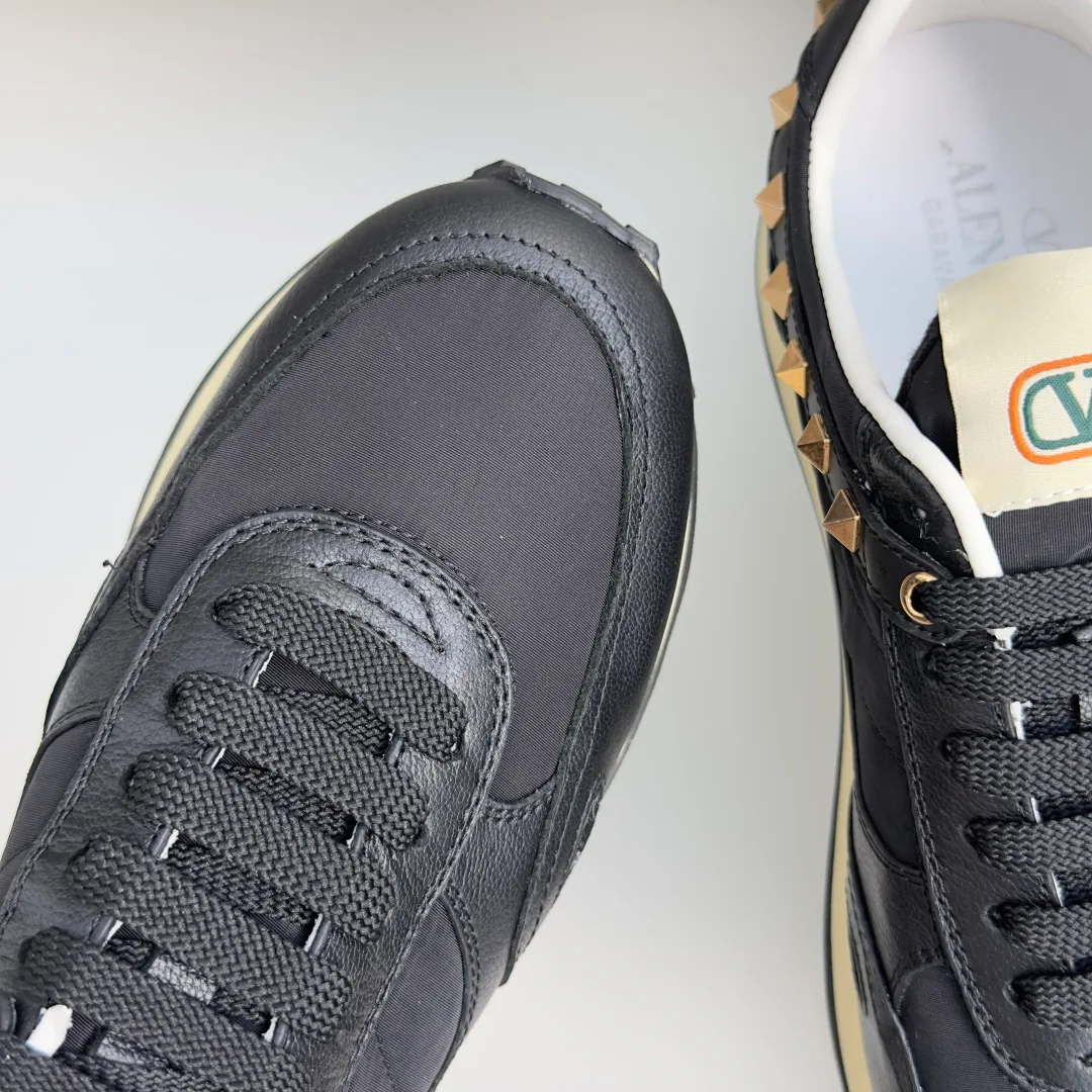 Women's Sneakers VALENTINO 17950499