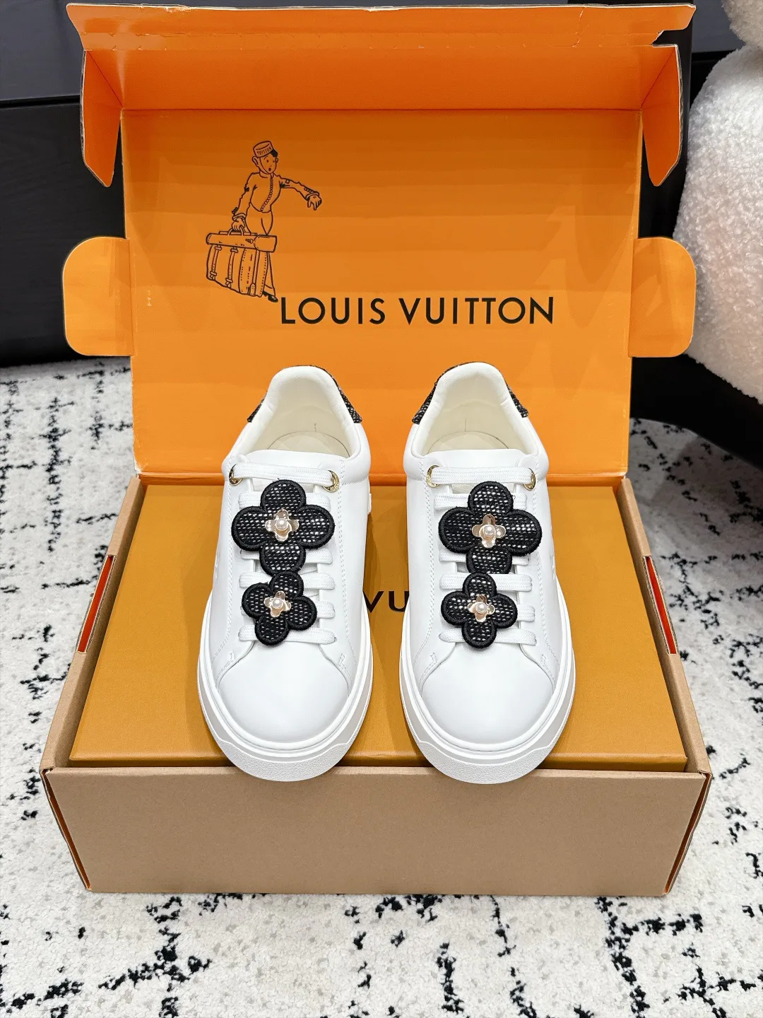 Women's Sneakers LOUIS VUITTON 19587185