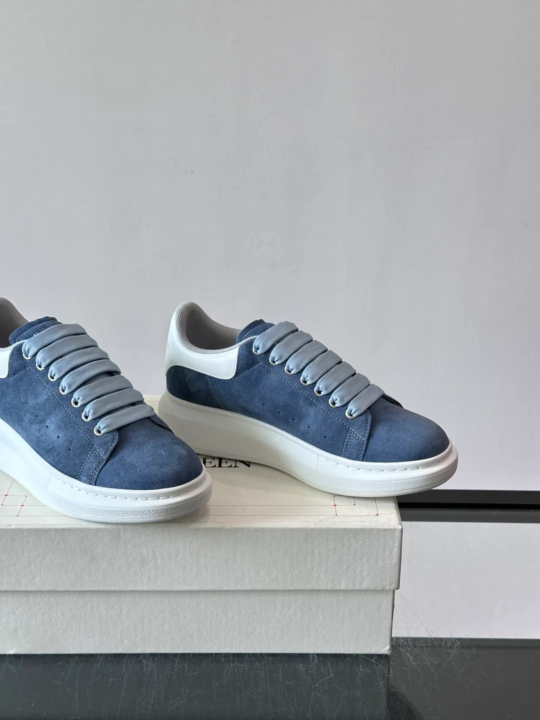 Women's Sneakers ALEXANDER MCQUEEN 17447548
