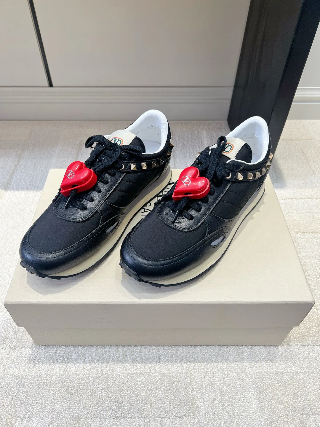 Women's Sneakers VALENTINO 18436569