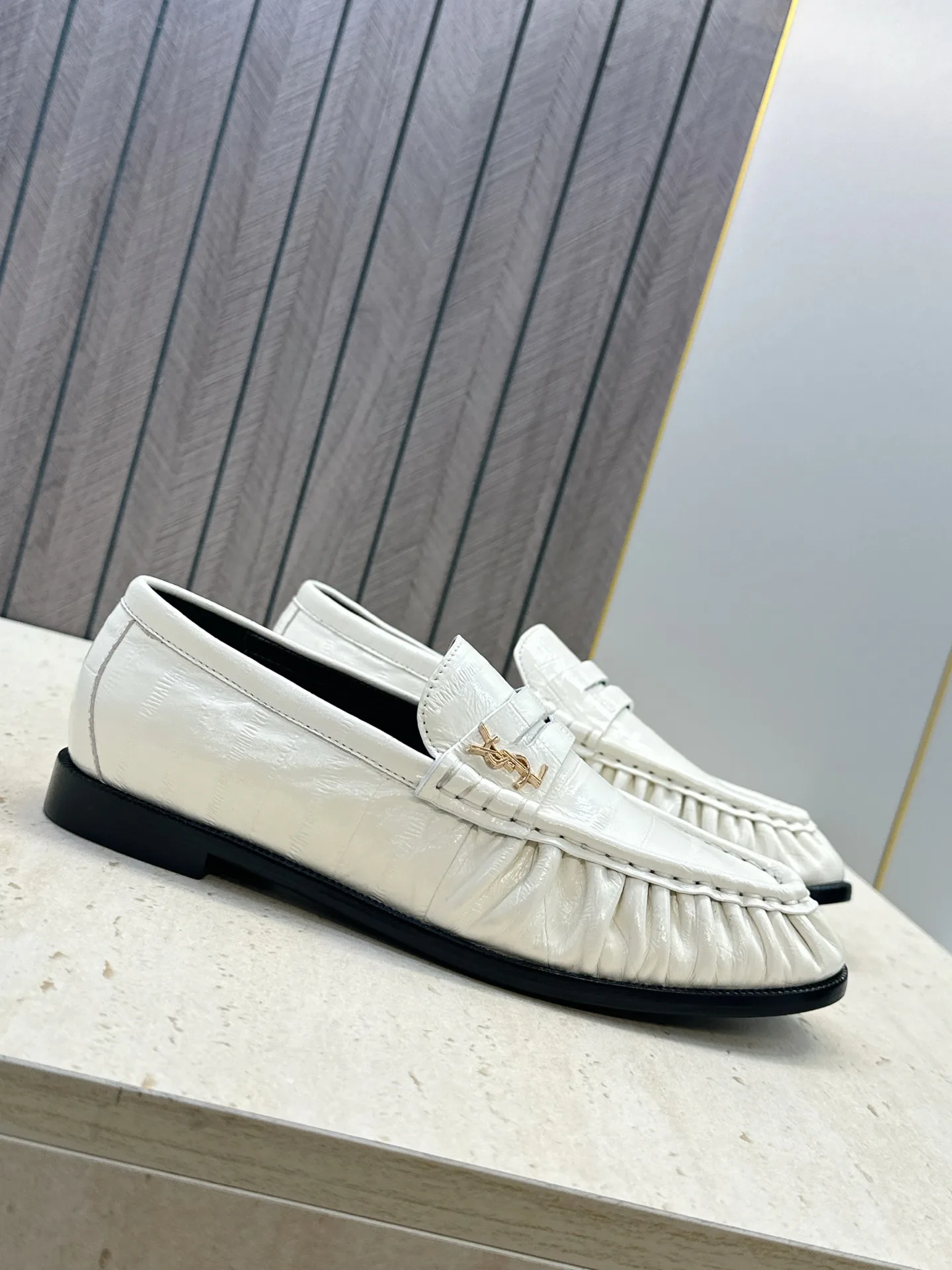 Women's Loafers And Moccasins SAINT LAURENT 18007077