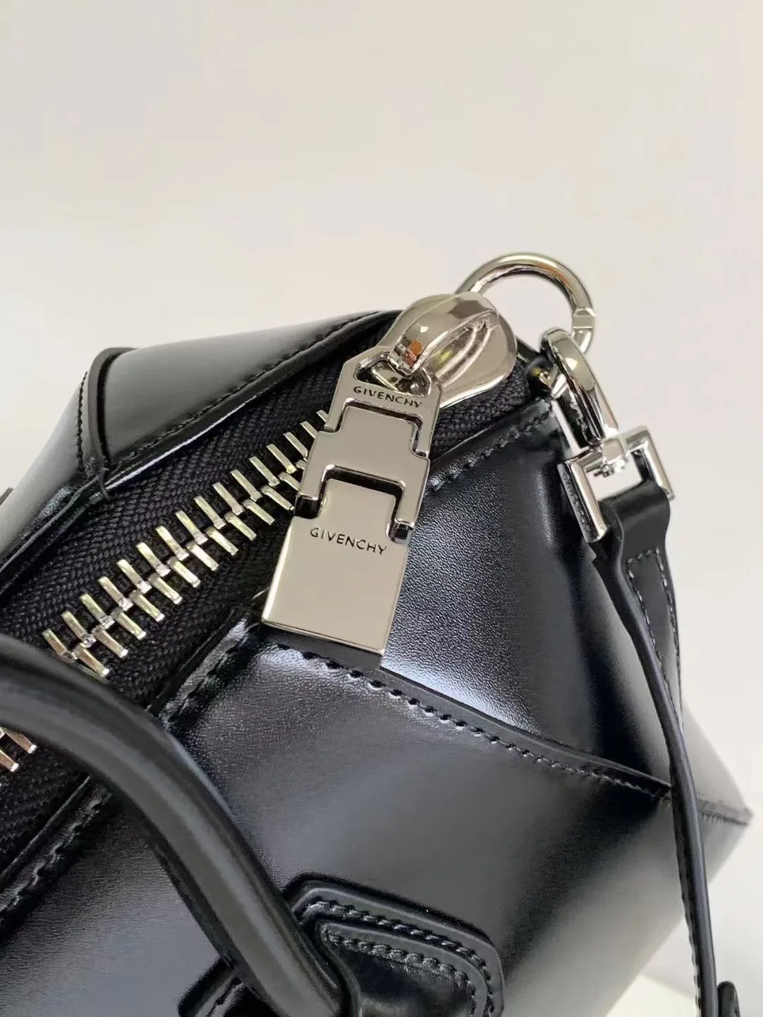 Women's Classic Handbags GIVENCHY 18452644