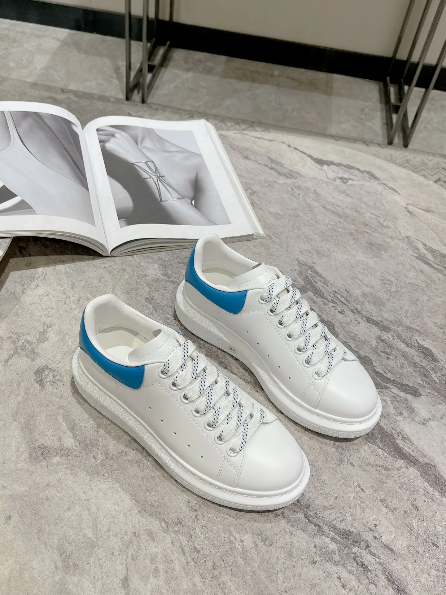 Women's Sneakers ALEXANDER MCQUEEN 18373667