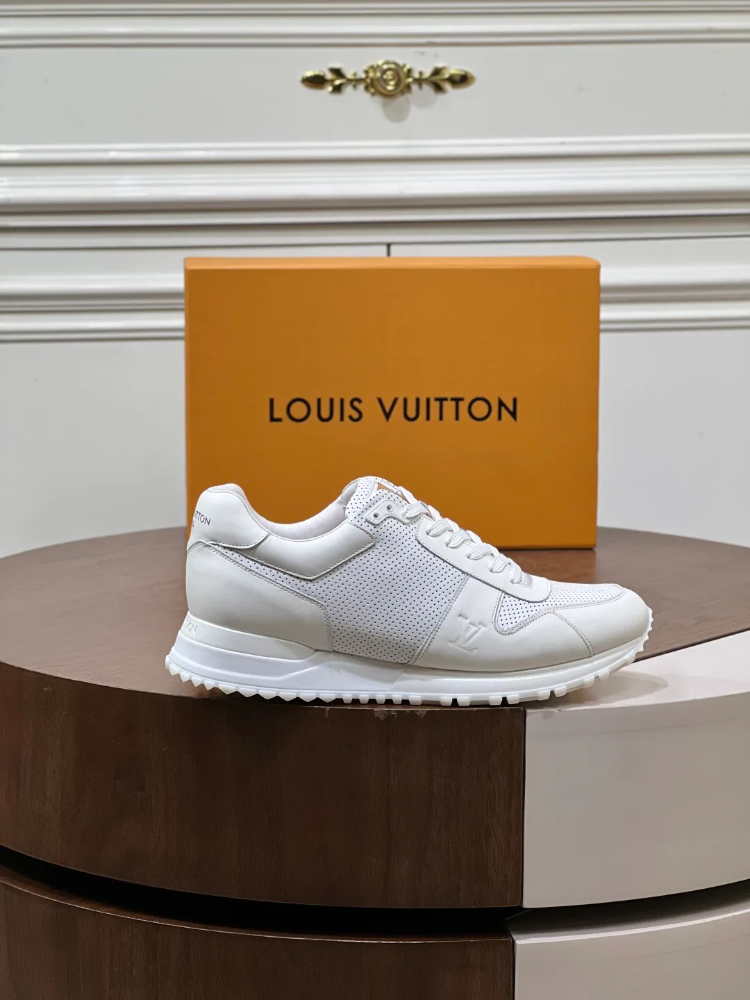 Men's Sneakers LOUIS VUITTON 18039348