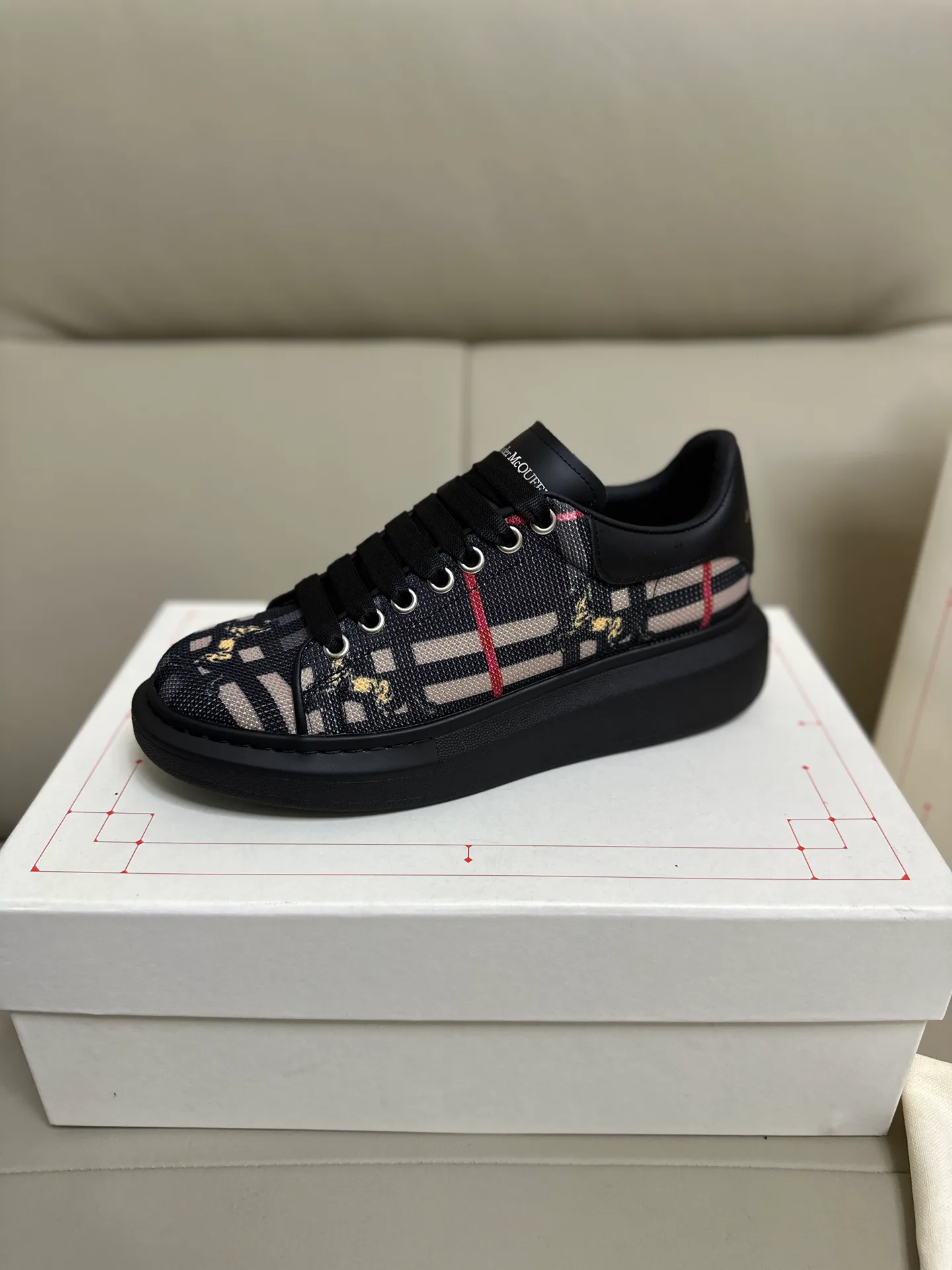 Кроссовки Женские Alexander Mcqueen 18616717