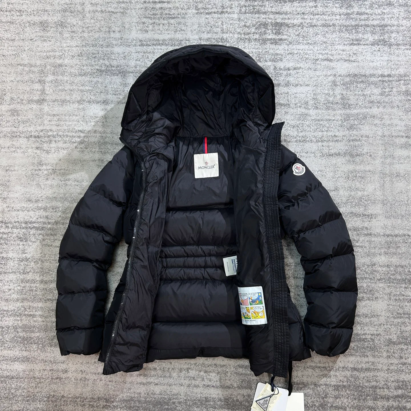 Women's Jackets And Down Jackets MONCLER 18133636