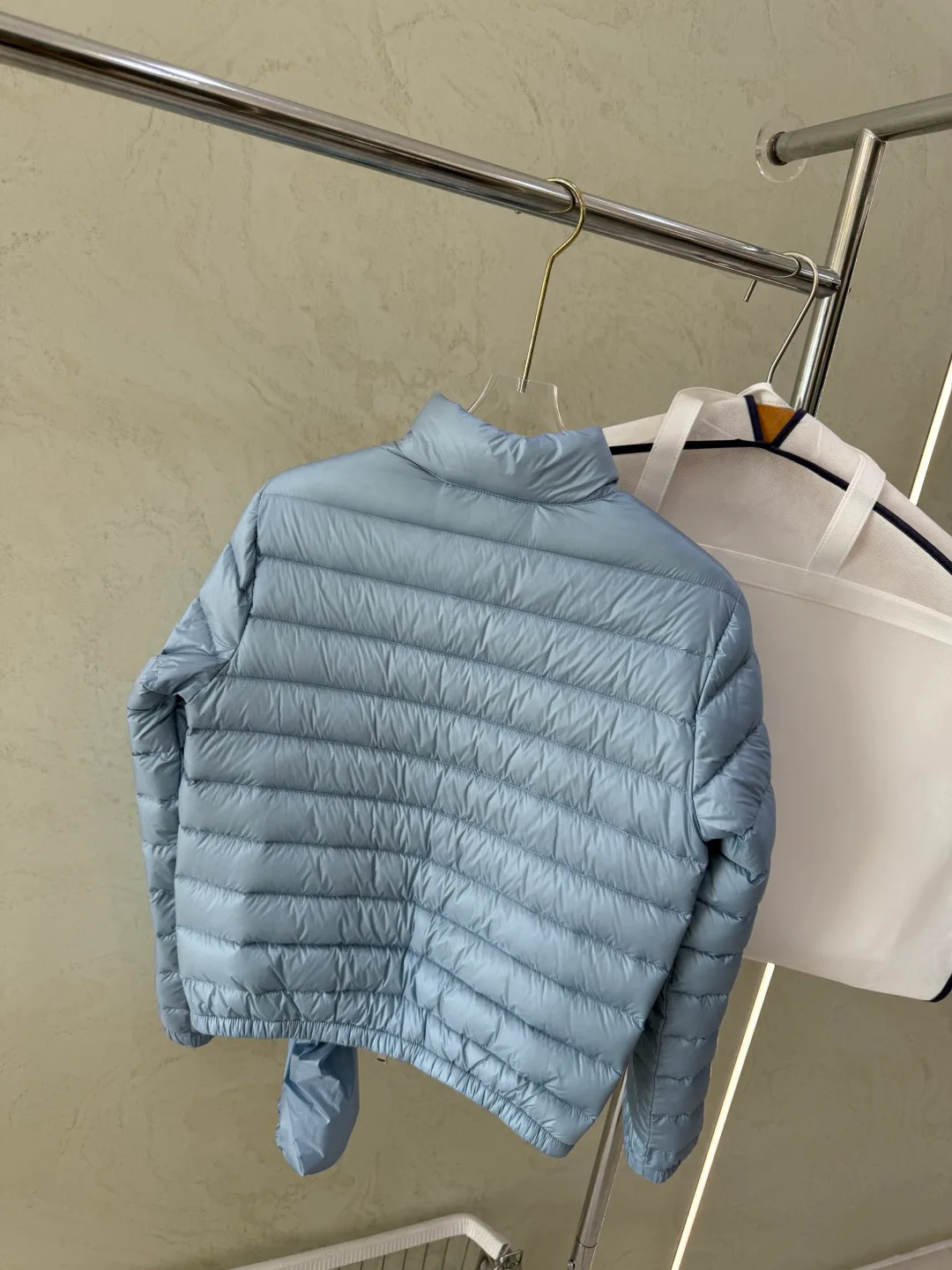 Women's Jackets And Down Jackets MONCLER 18043477
