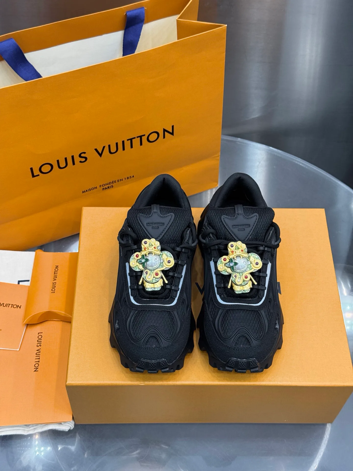 Women's Sneakers LOUIS VUITTON 18202602