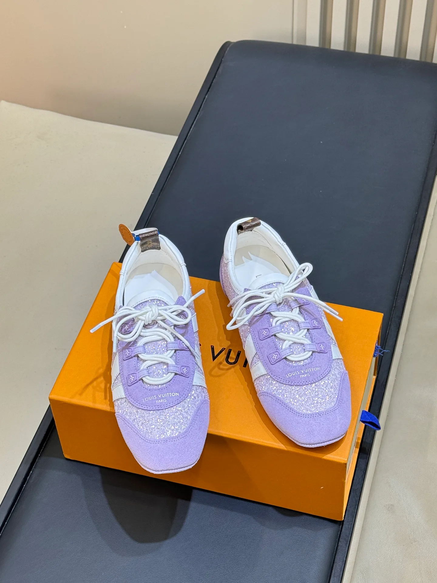 Women's Sneakers LOUIS VUITTON 18073226