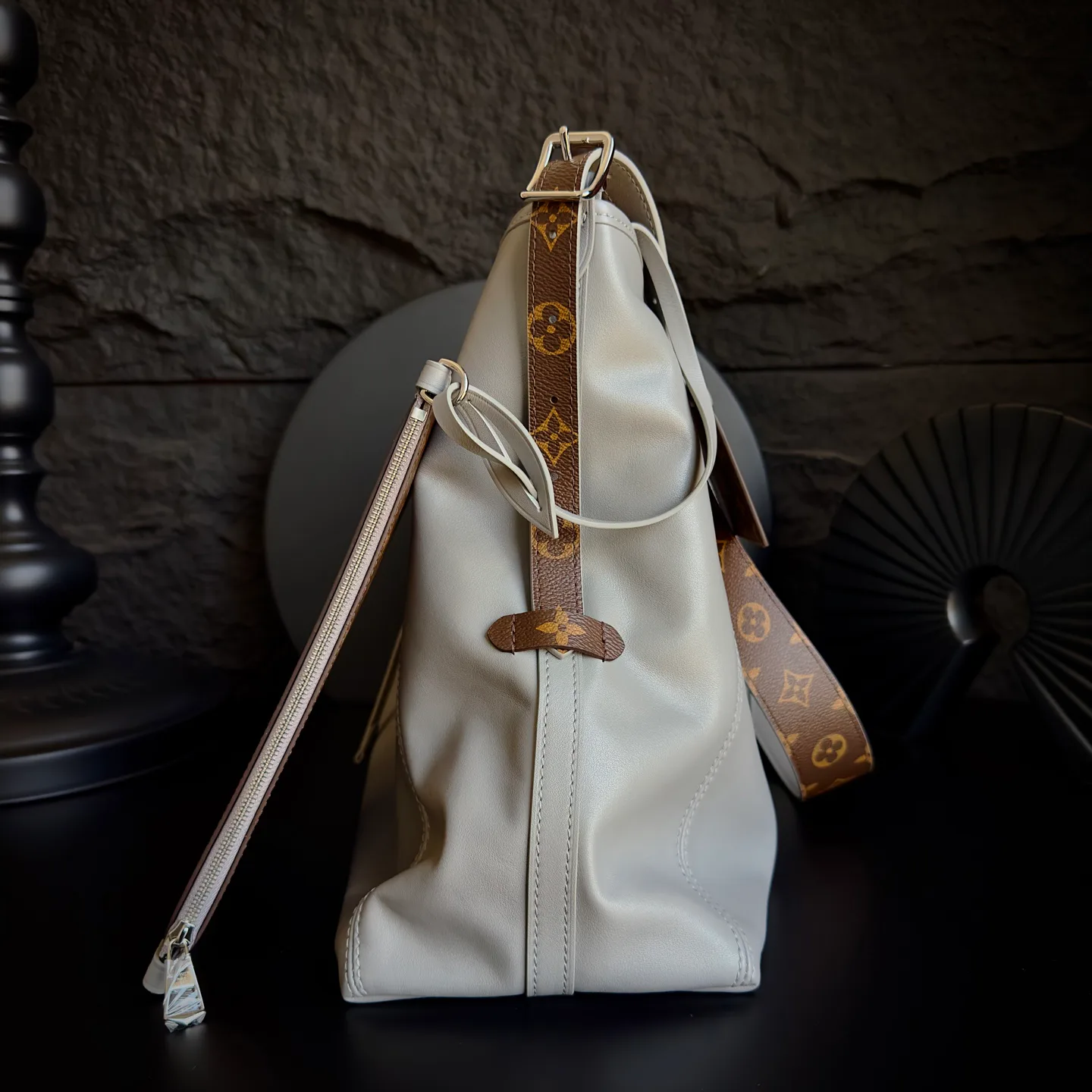 Women's Classic Handbags LOUIS VUITTON 17906955
