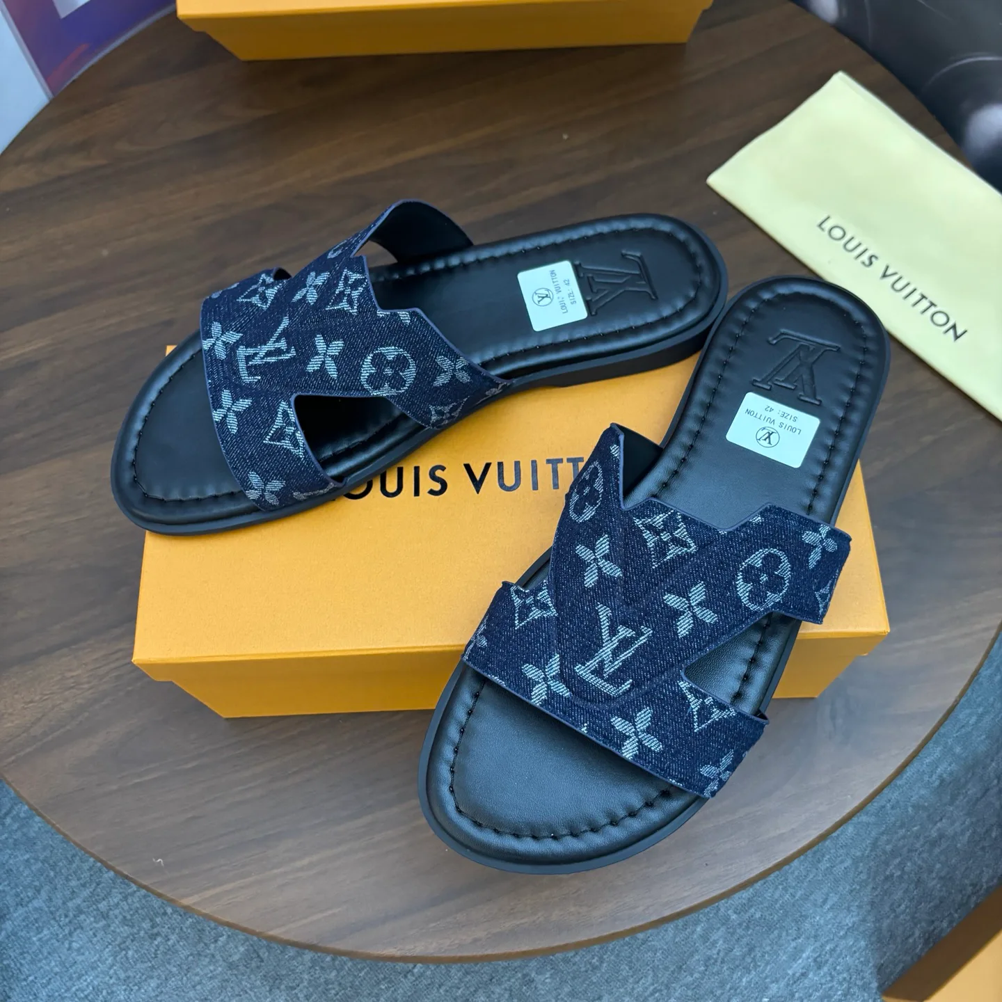 Men's Flip-Flops LOUIS VUITTON 17831644