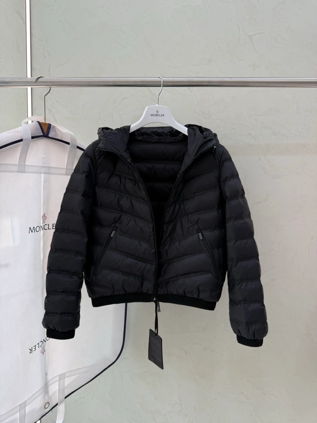 Women's Jackets And Down Jackets MONCLER 18052698