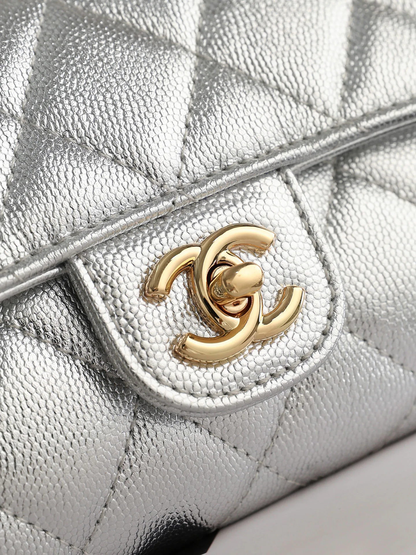 Women's Classic Handbags CHANEL 18000333