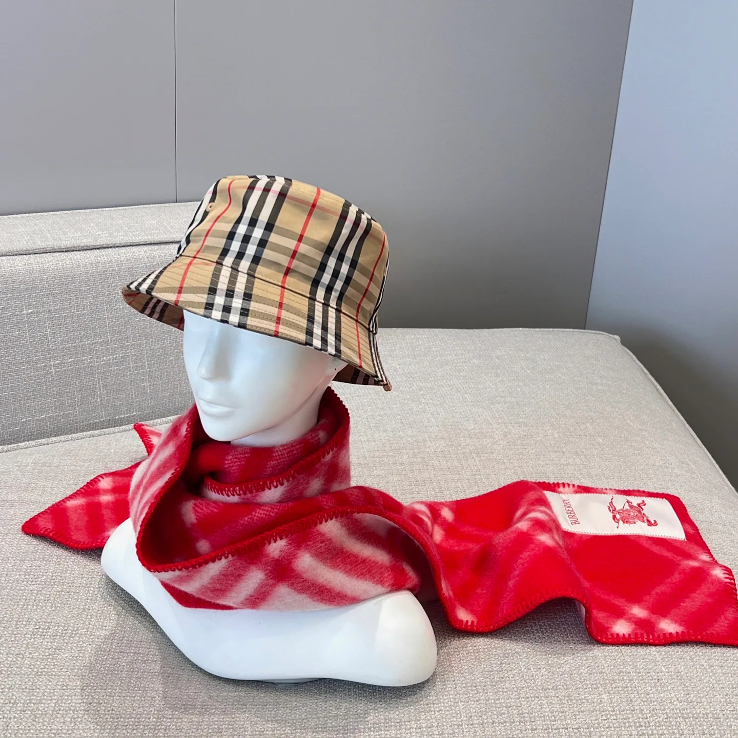Scarves BURBERRY 17945203