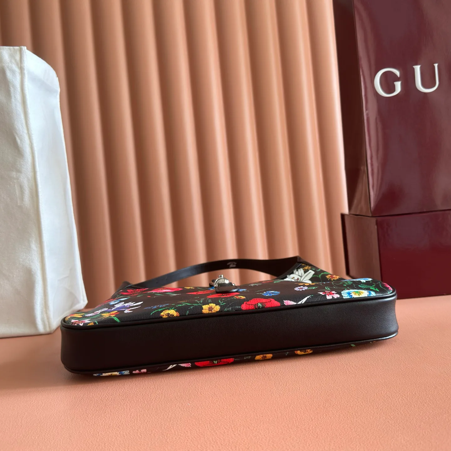 Women's Classic Handbags GUCCI 18148086