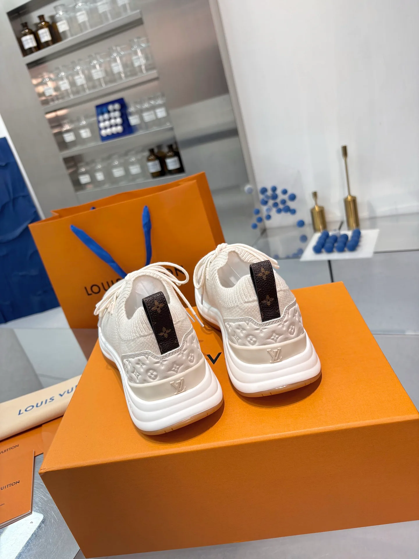 Women's Sneakers LOUIS VUITTON 18055132
