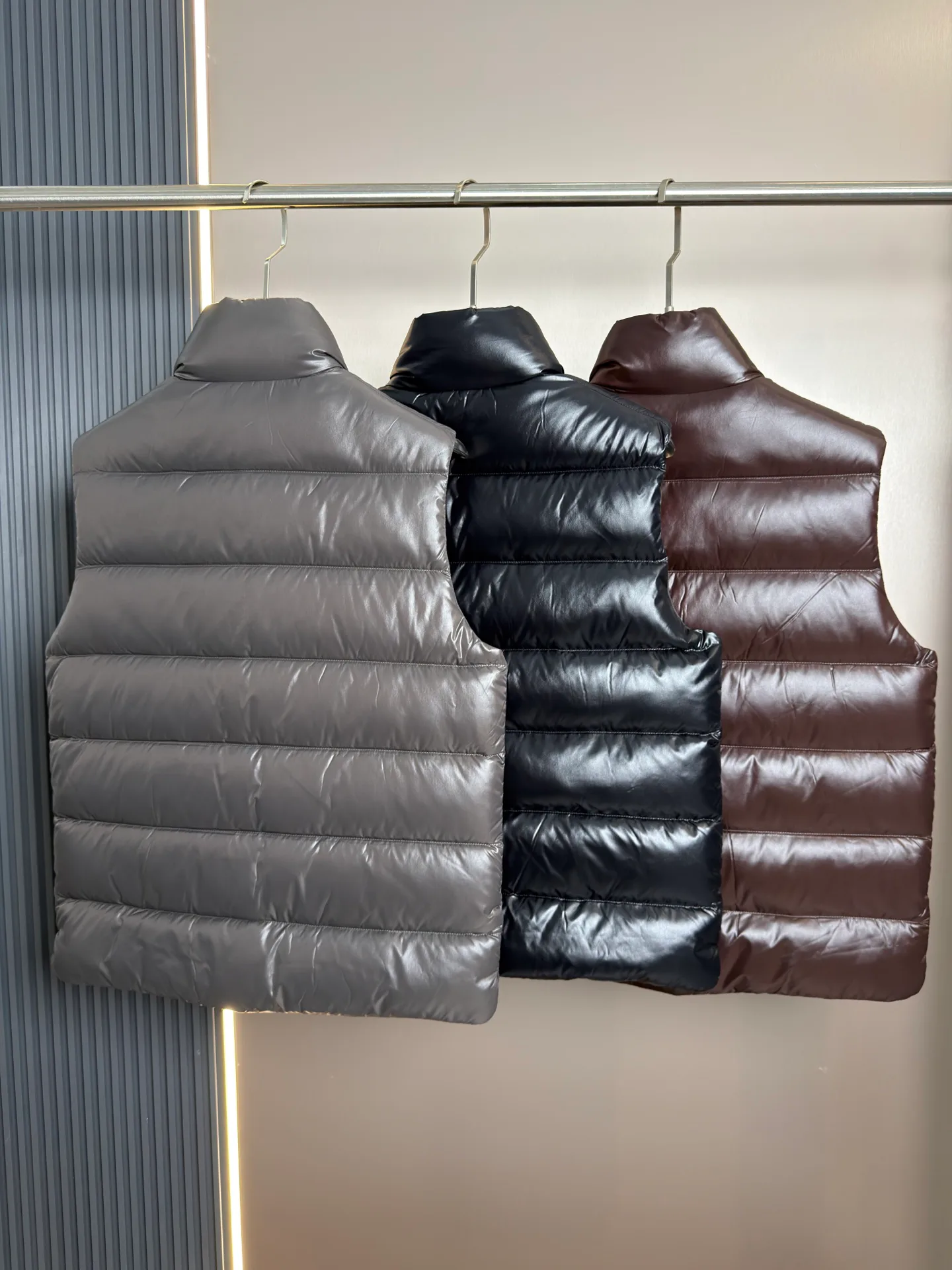 Men's Vests MONCLER 18370636