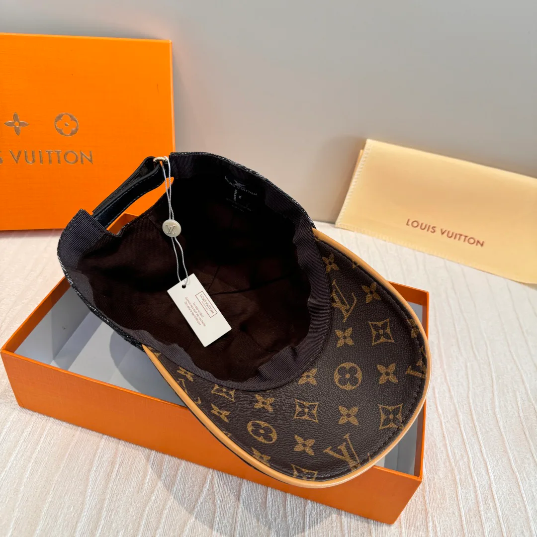 Hats LOUIS VUITTON 18105215