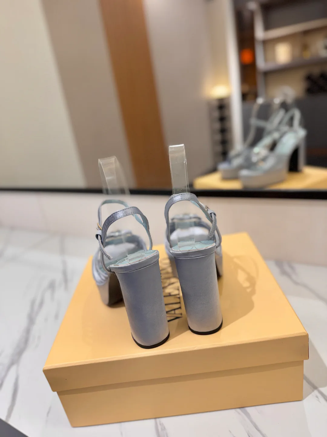 Women's Open-Toe Sandals VALENTINO 18134892