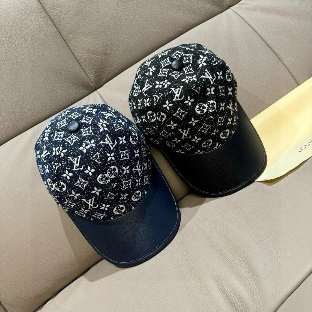 Hats LOUIS VUITTON 18105279