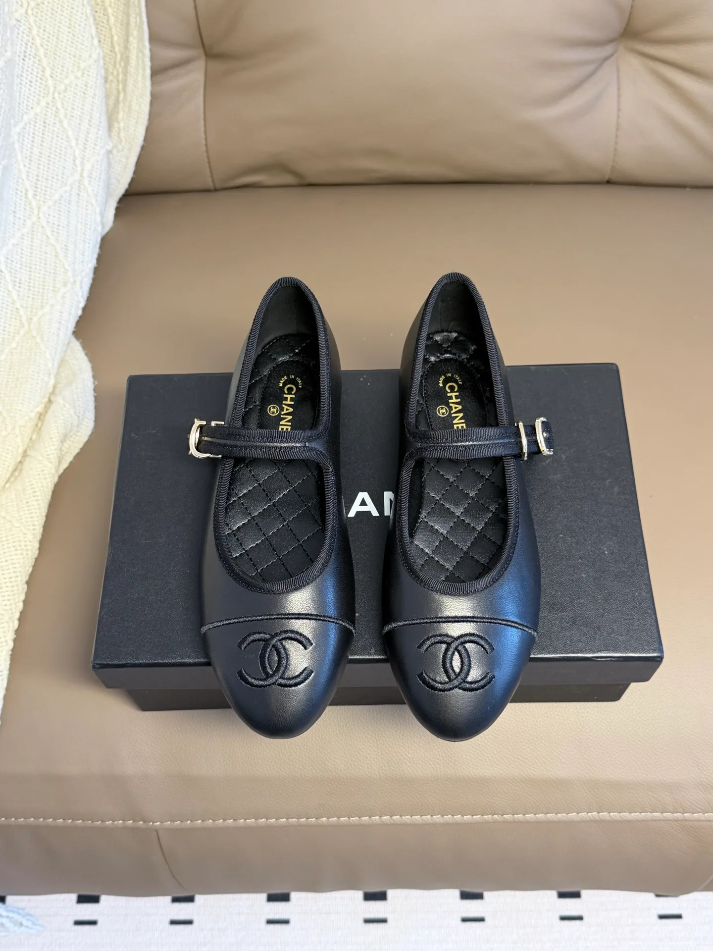Women's Ballet Flats CHANEL 17880129