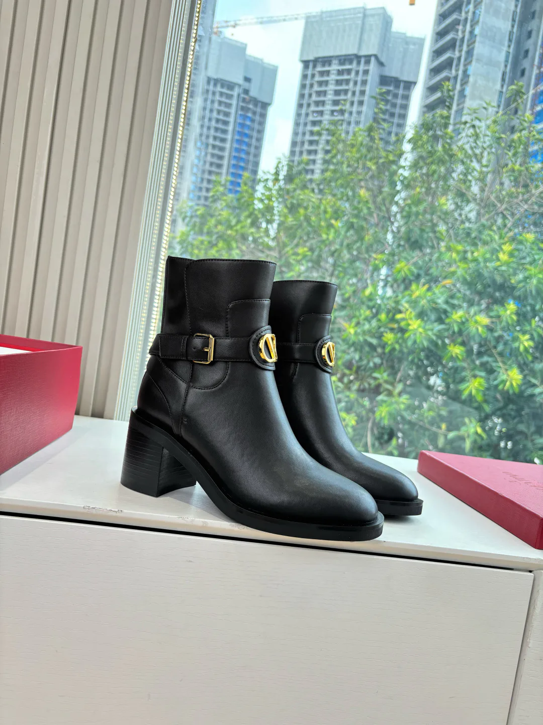 Women's Booties VALENTINO 18414323